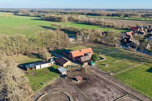 Drohnenfoto - 8 Zimmer Mehrfamilienhaus, Wohnhaus zum Kaufen in Nordhorn