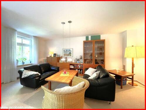 Wohnzimmer im Erdgeschoss - 