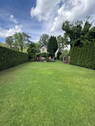Blick in den Garten mit Haus - 