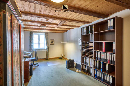 über der Wohnung: Ihr Homeoffice oder Poetenklause... - 