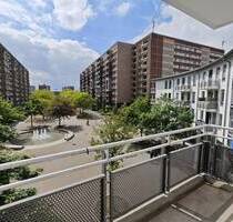 Renovierte 2 Zimmer Wohnung mit Balkon, EBK und optionalem Stellplatz - Leipzig Grünau-Mitte