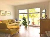 Wohnen mit Zugang zum Balkon.jpg - Gepflegte, neuwertige 2-Zi-Wohnung in Bestlage mit guter Vermietbarkeit oder zum Eigennutzen - mit EBK, Balkon, Keller, TG-Stellplatz - frei ab sofort