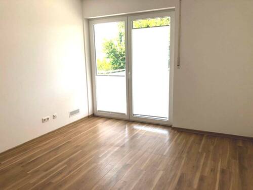 Schlafzimmer leer.jpg - 