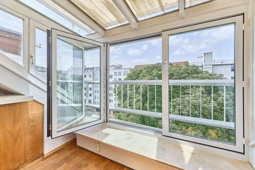 Verglaster Bereich, Wohnzimmer - Etagenwohnung mit 104,10 m² in Mannheim zum Kaufen