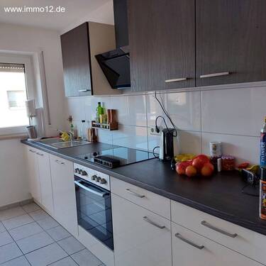 Küchenzeile - Helle 3 Zimmerwohnung mit Balkon in U-Bahnnähe
