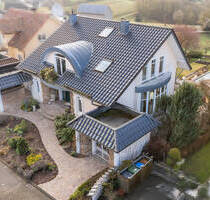 Exklusives Wohnhaus mit Einliegerwohnung mit Weitblick, Außenpool und Saunahaus in Hochscheid! - Breitscheid-Hochscheid