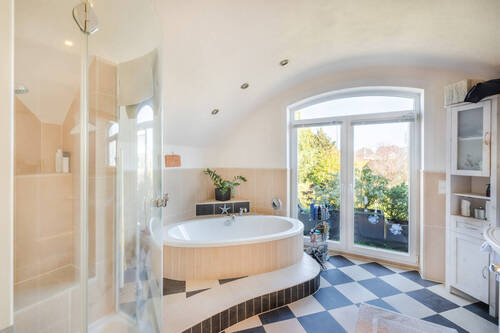 Badezimmer im Dachgeschoss - 