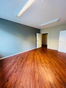 Zwei Büros mit Durchgangstür - Büro in Hannover