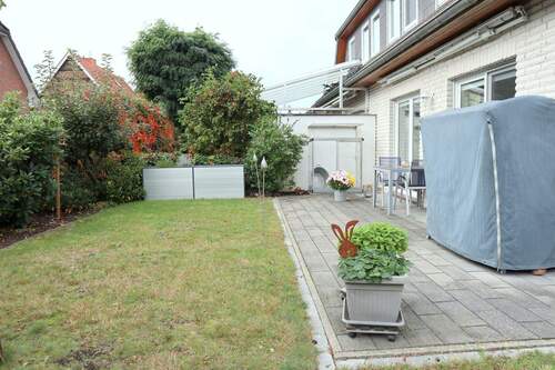 Garten und Terrasse - 4 Zimmer Doppelhaushälfte in Delmenhorst