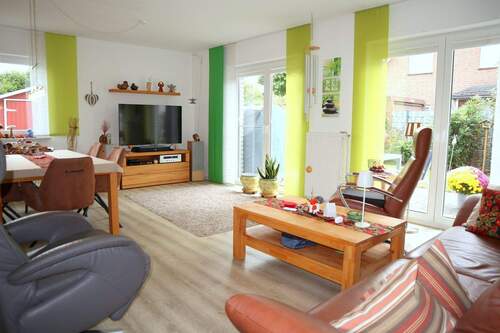 Lichterfülltes Wohnzimmer - 