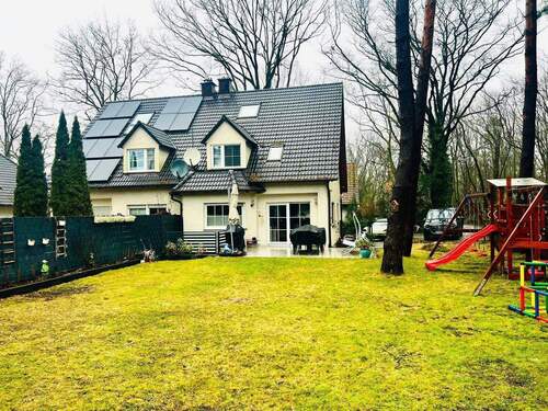 Hausansicht mit Zaun - Natur pur am Hahneberg & trotzdem schnell in der City 'PROVISIONSFREI'