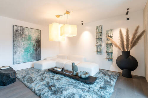 Wohnzimmer mit Zugang zum Balkon - 