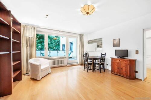 Wohn- /Schlafraum mit viel Tageslicht - Etagenwohnung mit 48,00 m² in München zum Kaufen