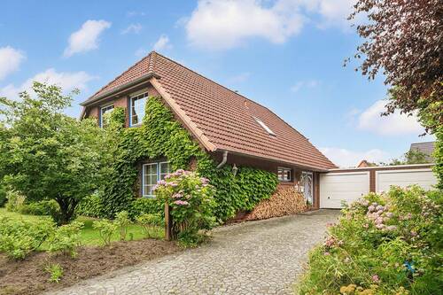 Außenansicht mit Auffahrt - Einfamilienhaus mit 155,80 m² in Brunsbüttel zum Kaufen