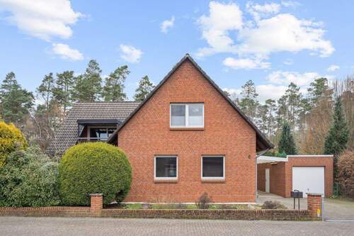 Außenansicht - LENAU - Zweifamilienhaus mit viel Platz für Ihre Liebsten in Groß Hehlen!