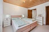 Schlafzimmer im Untergeschoss - 