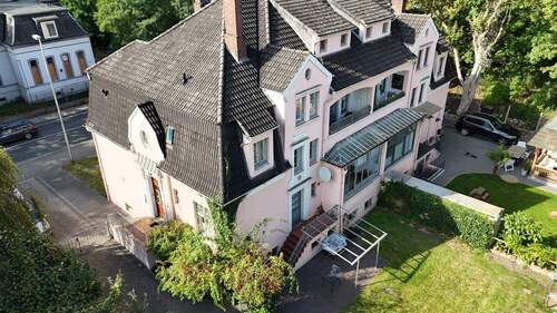 Vogelperspektive - 7 Zimmer Doppelhaushälfte zum Kaufen in Delmenhorst