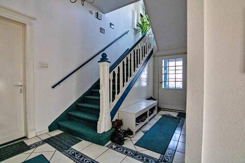 Treppenaufgang - Doppelhaushälfte mit 235,00 m&sup2; in Delmenhorst zum Kaufen