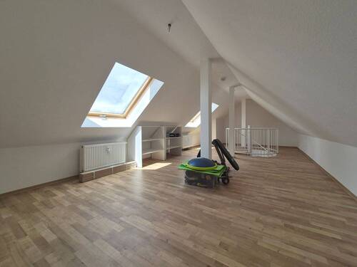 DG Zimmer - Bezugsfreie Maisonettenwohnung im sanierten Altbau - 90 m² - 3 Zimmer