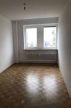 Zimmer 2 - 3 Zimmer Etagenwohnung in München