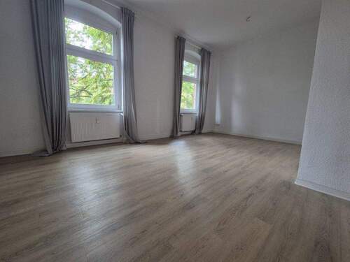 Wohnzimmer 1 - Helle 2-Raum Wohnung mit Charme