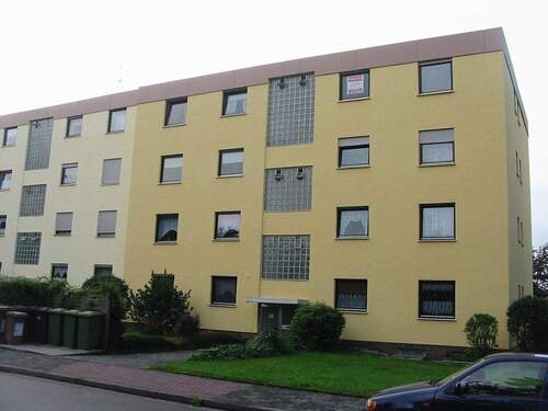 Hausansicht - renovierte 3-Zimmer-Wohnung in begehrter Wohnlage nahe Rathaus!