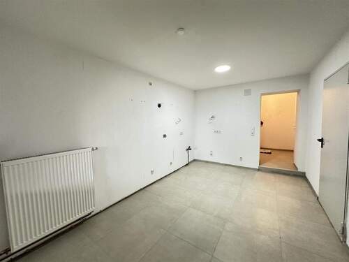 Flur EG / Eingangsbereich - Mehrfamilienhaus, Wohnhaus mit 115,00 m&sup2; in Lingerhahn zum Kaufen