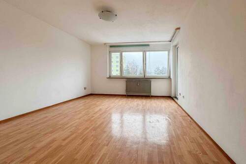 Wohnzimmer - Etagenwohnung mit 58,50 m&sup2; in Nürnberg zum Kaufen
