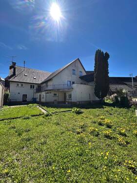 Garten mit Haus - 7 Zimmer Mehrfamilienhaus, Wohnhaus zum Kaufen in Zimmern unter der Burg