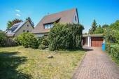 Hausansicht - +++RESERVIERT+++Zuhause in Tennenlohe - Sanierungsbedürftiges Familienheim in ruhiger Wohnlage