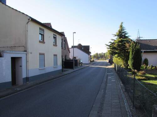 Umfeld Blickrichtung Ortsausgang - 