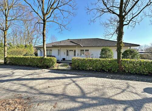 Titelbild - 4 Zimmer Einfamilienhaus zum Kaufen in Delmenhorst