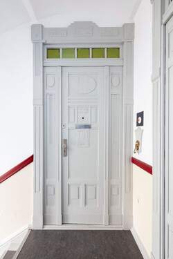 Treppenhaus - Wohnungstür - 