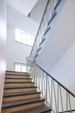 Treppenhaus - Etagenwohnung mit 65,00 m&sup2; in Berlin zum Kaufen