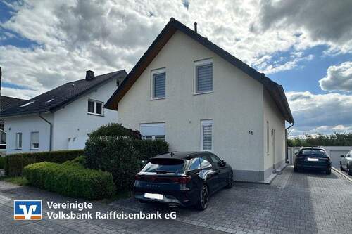 Bild 1 - Gepflegtes Einfamilienhaus mit schönem Ausblick!