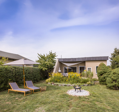 Bild 1 - Ihr Rückzugsort im Grünen - Ferienbungalow mit Pool & Terrasse