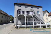 Hausansicht.jpg - ***Zweifamilienhaus mit historischer Note in Adldorf***