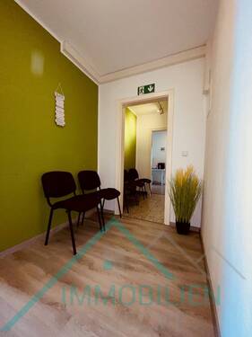 Flur links - 3 Zimmer Büro in Iserlohn