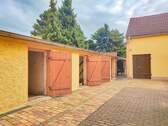 Nebengelass und Scheune - 