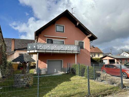 Vorderansicht - 5 Zimmer Doppelhaushälfte zum Kaufen in Karl