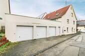 Garagen + Haus Seitenansicht - 
