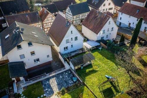 Rückansicht mit Garten - Einfamilienhaus mit 131,40 m&sup2; in Staufenberg zum Kaufen