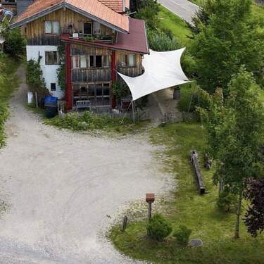 Parkfläche vor dem Haus - 