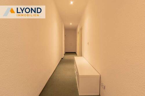 Flur Richtung Eingang - 