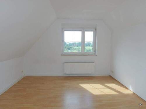 Wohnzimmer - 2 Zimmer Etagenwohnung zur Miete in Röderaue