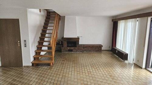 Wohnzimmer im OG mit Zugang zum DG - 