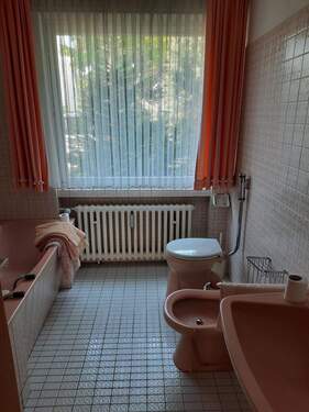 Badezimmer der Erdgeschosswohnung 2022 - 