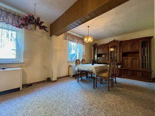 Wohnzimmer - 5 Zimmer Einfamilienhaus in Schneeberg