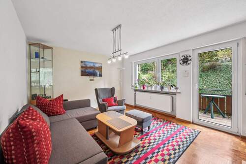 Wohnzimmer - Großzügige 4-Zimmer-Wohnung in ruhiger & familienfreundlicher Umgebung