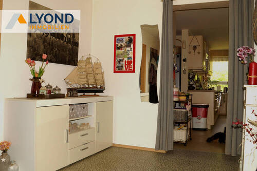 Flur - 5 Zimmer Etagenwohnung zum Kaufen in Suhl